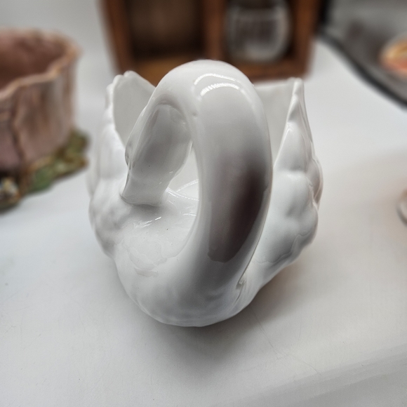White swan planter - Picture 4 of 6